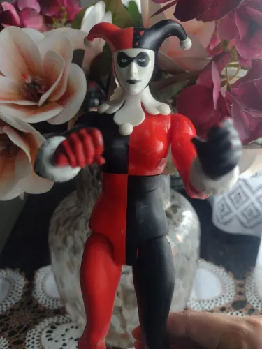 boneco arlequina Harley quinn