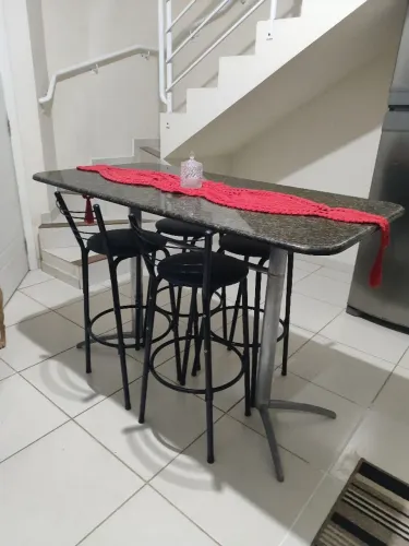 Mesa de mármore 93 de altura pés de alumínio 140x74