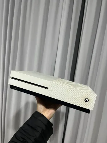 Xbox one s usado, 2 controles, 8 jogos em midia fisica