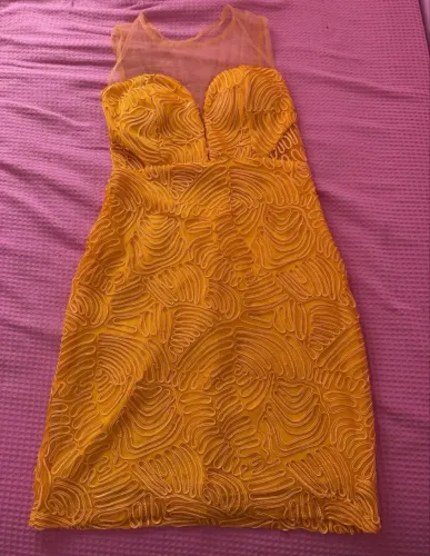 Vestido curto para festa amarelo