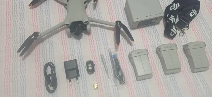 Dji mini 3 com tela e kit Fly More