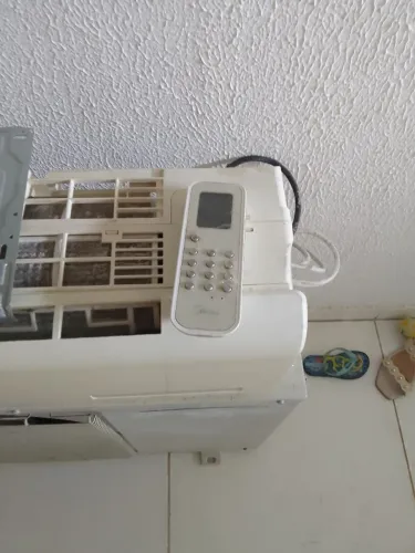 Ar condicionado 9000 BTU está com gás