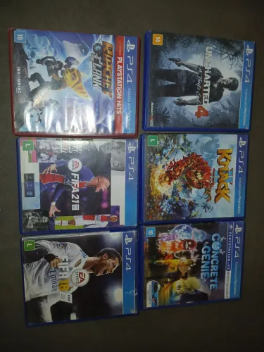 Vende-se se lote de jogos de ps4 e 1 controle original