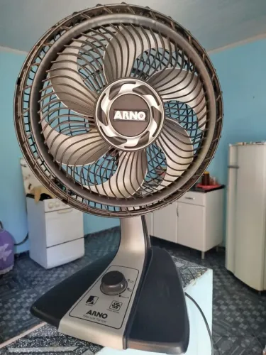 Vendo ventilador funcionando perfeitamente em ótimo estado:marca ? Arno, valor 80$