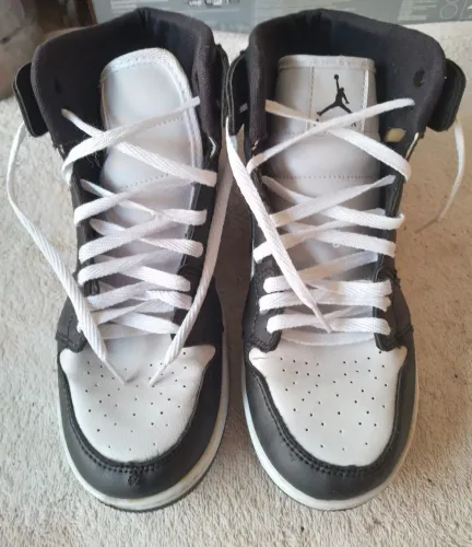 Tênis Nike Air Jordan tamanho 38 usado em ótimas condições 