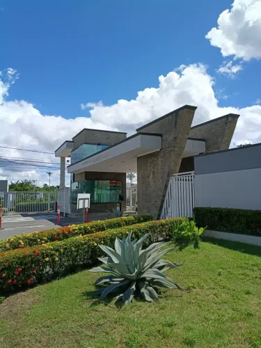 Casa duplex, c/ 1 Suíte + 2 Quartos, 3 Garagens, 6 Ar-Splits, Varanda,