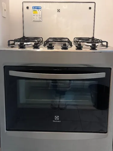 Fogão Electrolux 5 bocas com forno elétrico 650,00