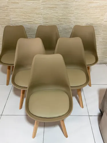 Cadeiras novas