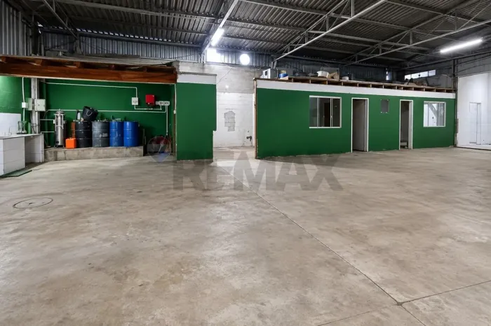 Barracão Comercial/Industrial com Energia Solar e Poço Artesiano à Venda em Piraquara Vil