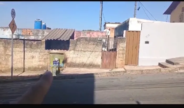 Lote com 3 barracões