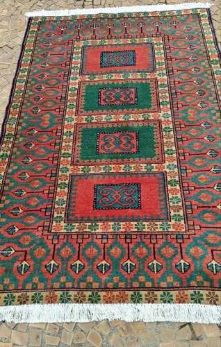 Joia Rara: Tapete Persa Kazak Legítimo (1,80m x 1,17m)
