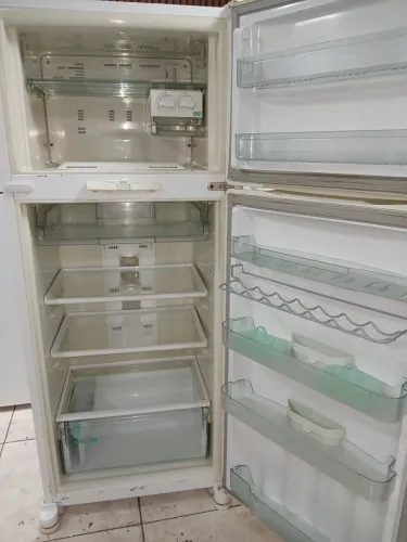 Geladeira 400 litros Frost Free 3x sem juros