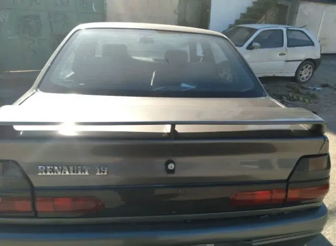 Renault 19 - aerofólio modelo sedam 