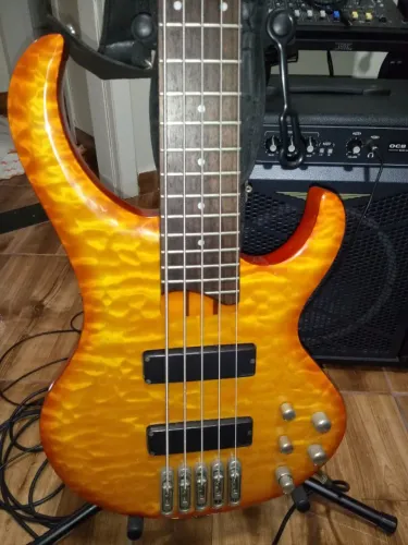 Baixo Ibanez btb 405 qm