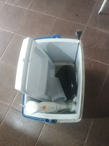 Caixa térmica, sanduicheira e mixer