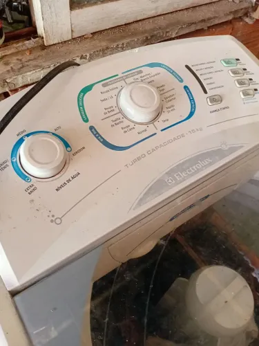 Máquina Electrolux 15k 400,00