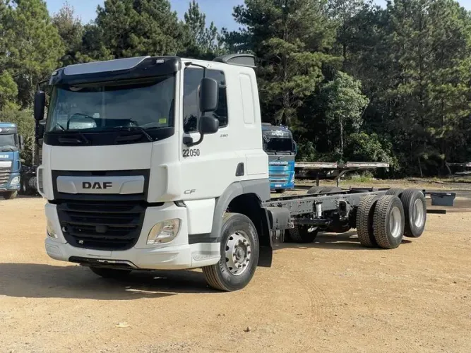 DAF CF FAS 280 ANO 2023 - 72 MIL KM - PNEUS EM EXCELENTE ESTADO + CAMA