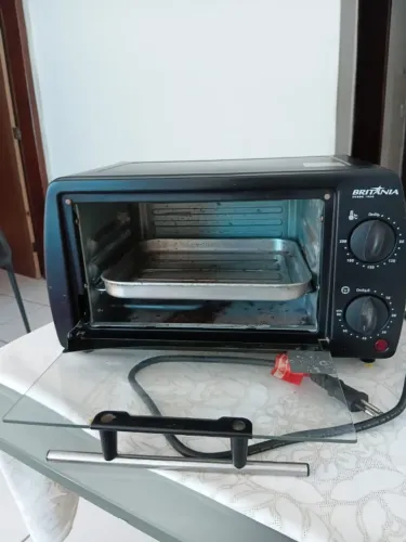 Forno 10L da Britânia, 220v, usado e funcionando em perfeito estado