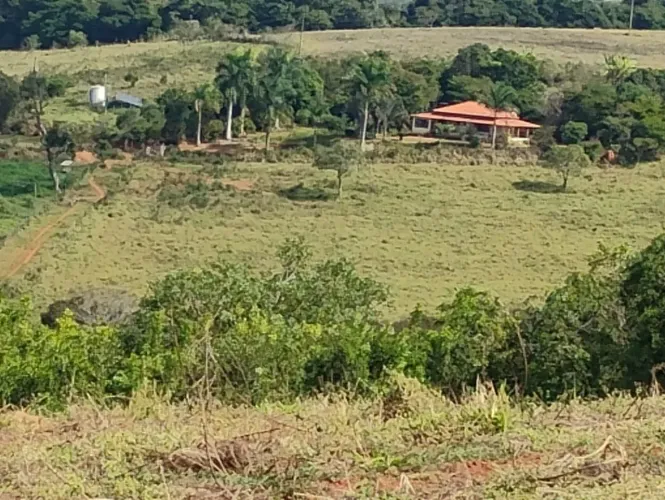 Vende-se Uma Fazenda de 134 hectares, Situada no munícipio de Bom Sucesso, às Margens do R