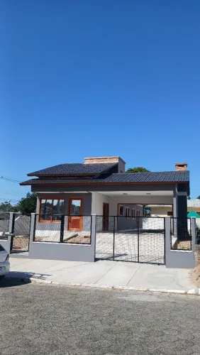 Casa dois quartos + 1 suíte 