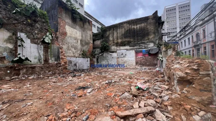 Terreno para alugar de esquina no Centro de Santos SP