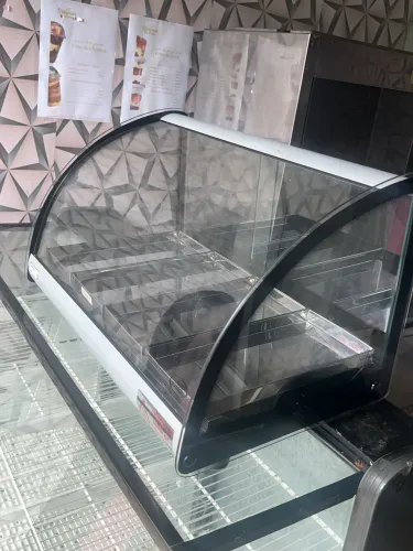 Estufa de Salgados (vitrine aquecida de bancada, vidro curvo)