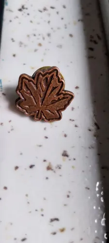 Pin (Broche) Folha do Canadá ?