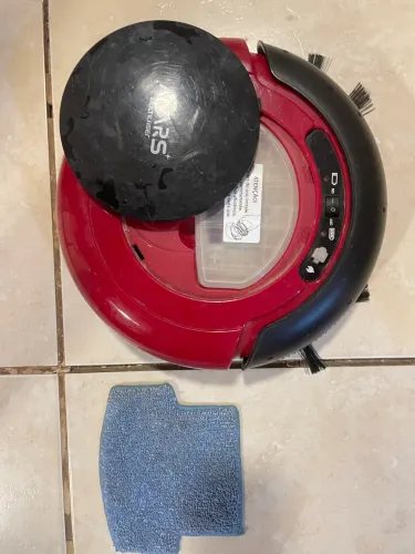 Aspirador robô aspira e passa pano
