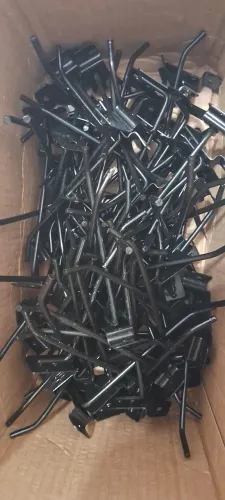  100 ganchos pretos 15cm para painel canaletado