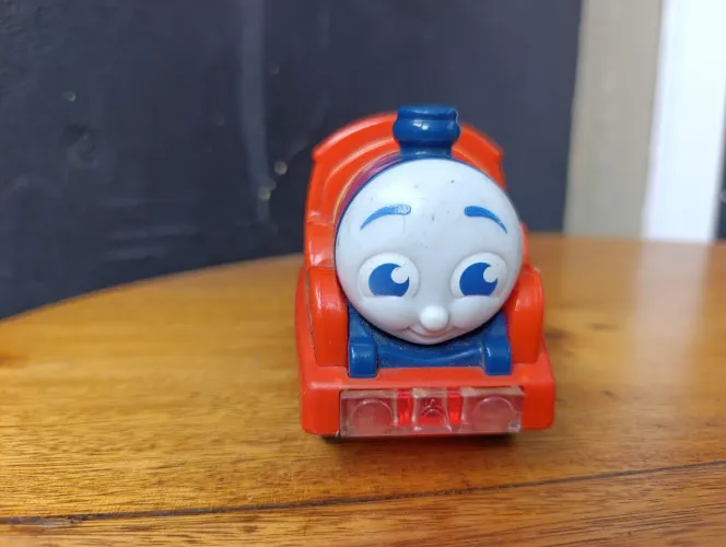 Trenzinho Thomas e seus amigos. Meu primeiro trem. Raridade! Emite sons e músicas. 