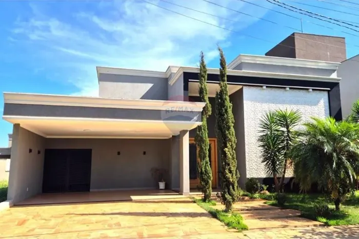 Casa à venda no Condomínio Damha VI, com 3 suítes, escritório e piscina, 305m², aqueciment