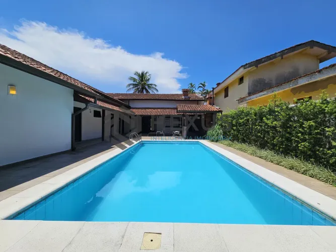 Residência Nova de Alto Padrão no Jardim Acapulco Sofisticação, Espaço e Conforto no Guar