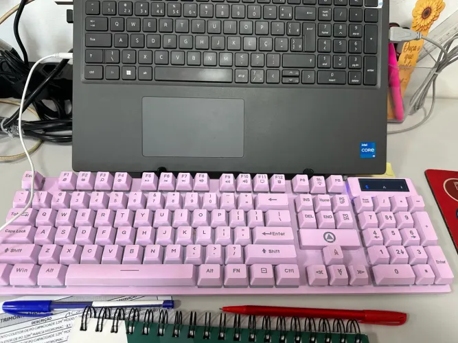 Teclado Mecânico Gamer Rosa RGB com Teclado Numérico