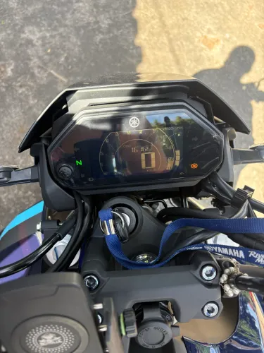 Moto sem detalhes.