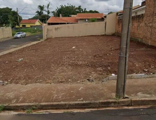 Venda de Terreno / Padrão na cidade de Araraquara