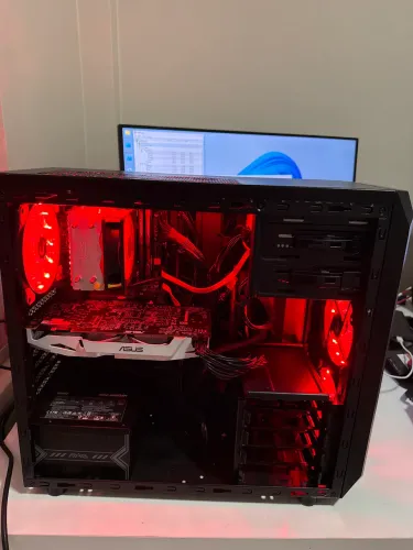 PC gamer i7 7700k, 16gb ddr4, ssd 250gb + 512gb +1tb, GeForce gtx 1070 8gb