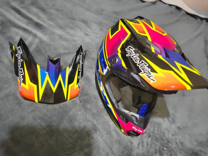 Capacete troylee SE5 CARBONO NOVO