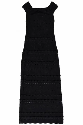 Vestido preto longo de tricô detalhado 