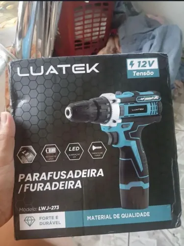 Parafusadeira, com função impacto e de furadeira para vender logo