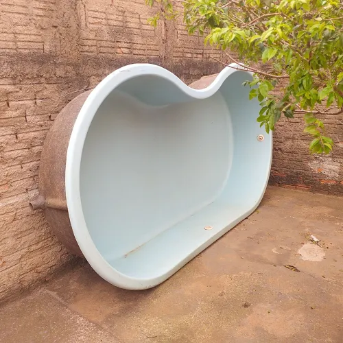 Piscina feijao usada