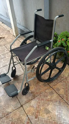 Cadeira de rodas marca Jaguaribe em perfeita condições de uso, facilito a entrega: valor:3