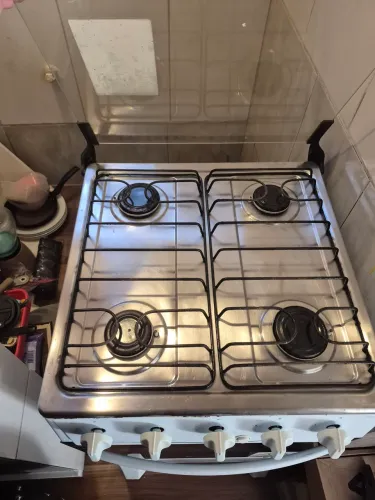 Fogão a gás quatro bocas forno 