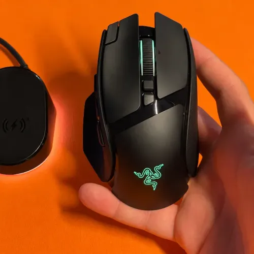 RAZER BASILISK V4 PRO x RAZER MOUSE DOCK V2