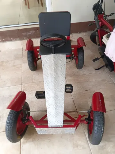 Quadriciclo de pedal