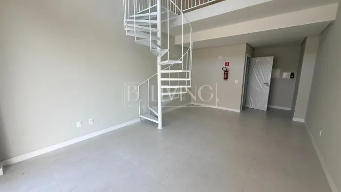 Ampla loja perto da Beiramar