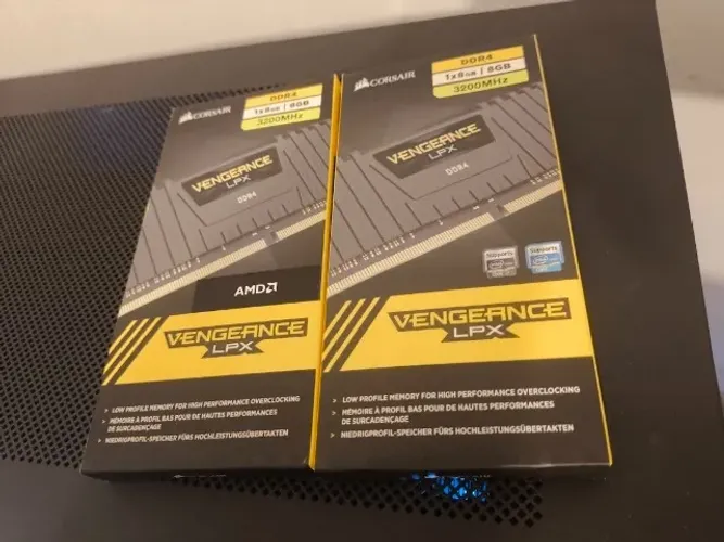 Memória Corsair Vengeance 8GB x 2 (16GB)