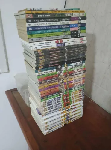 Vendo lote de Mangás diversos 41 unidades