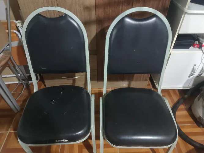 Cadeiras ferro em bom estado