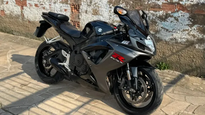 Moto revisada, bateria nova,velas Iridium, feito limpeza de bico e tbi.