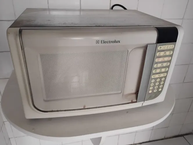 Micro-ondas Electrolux (Com Defeito / Para Retirada de Peças)